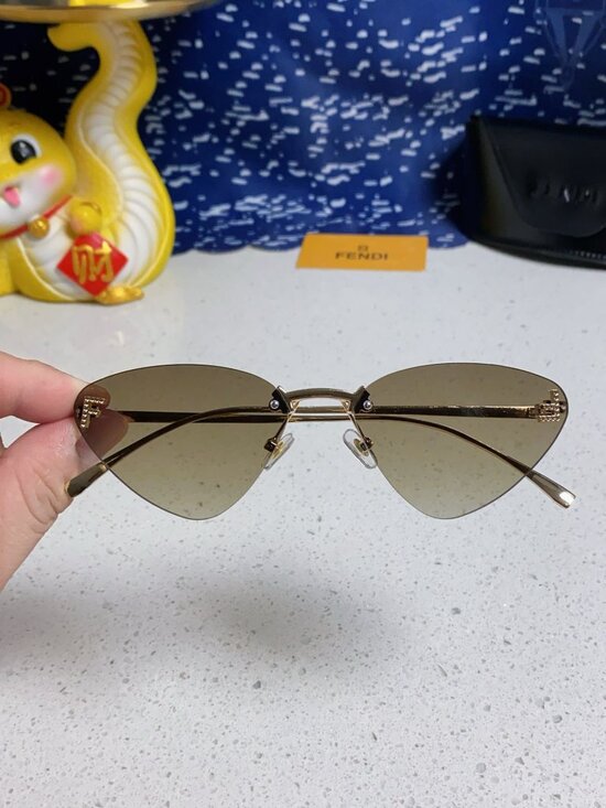 ?️Women\'s Sunglasses FENDI Sunglasses main image 8